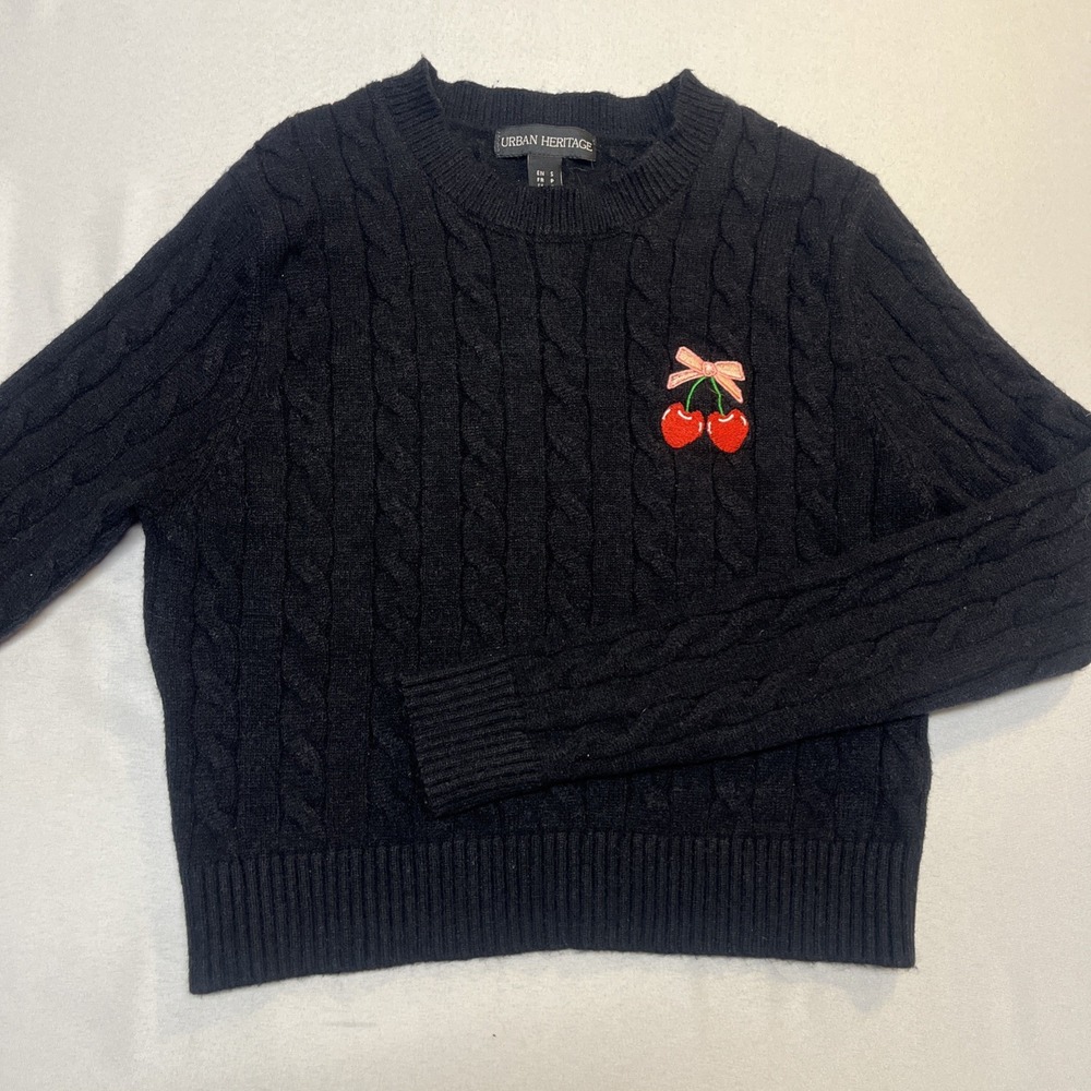 Urban Heritage Black‎ Cherry Embroidered Sweater Womens S